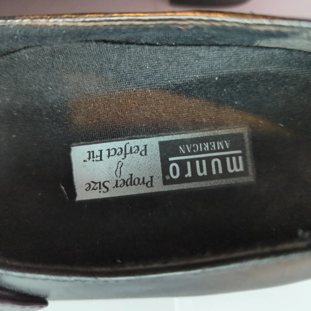 Munro black Mary Jane pumps size 7N (narrow)